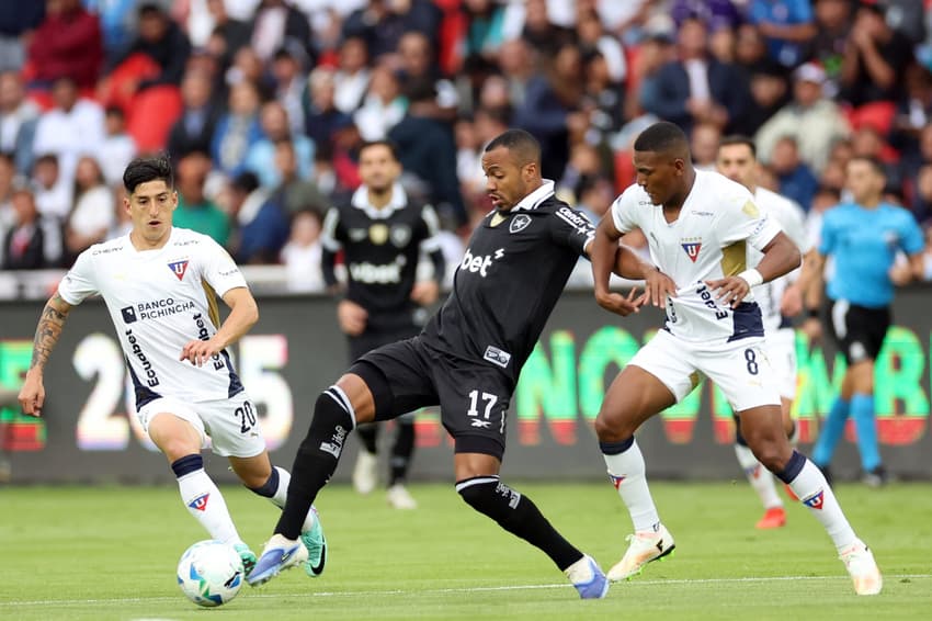 Marlon Freitas em ação pelo Botafogo contra a LDU (Foto: Vítor Silva/Botafogo)