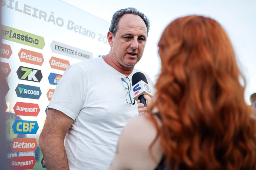 Rogério Ceni em entrvista no Maião (Foto: Rafael Rodrigues / EC Bahia)