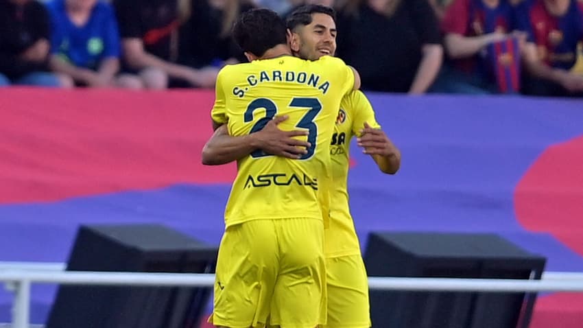 Jogadores do Villarreal comemoram gol sobre o Barcelona (Foto: MANAURE QUINTERO / AFP)