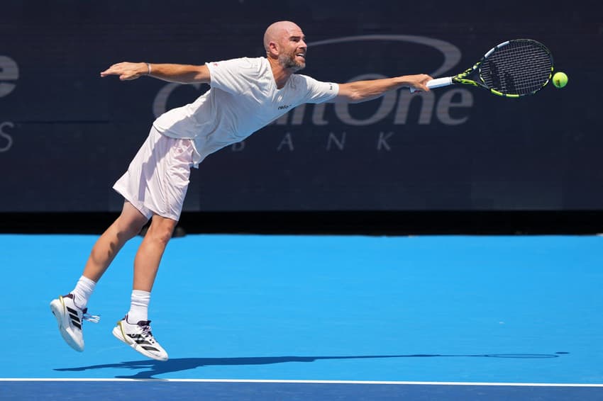 O francês Adrian Mannarino na partida contra o italiano Jannik Sinner (Foto: Dylan Buell/AFP)