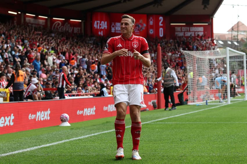 Chris Wood marcou dois gols na vitória do Forest por 3 a 1 sob o Brentford, na primeira rodada da Premier League (Foto: Darren Staples / AFP)
