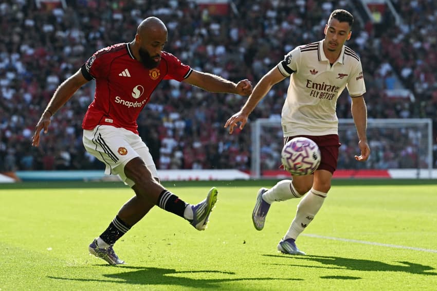 Arsenal vence Manchester United por 1 a 0 na primeira rodada da Premier League (Foto: Paul ELLIS / AFP)