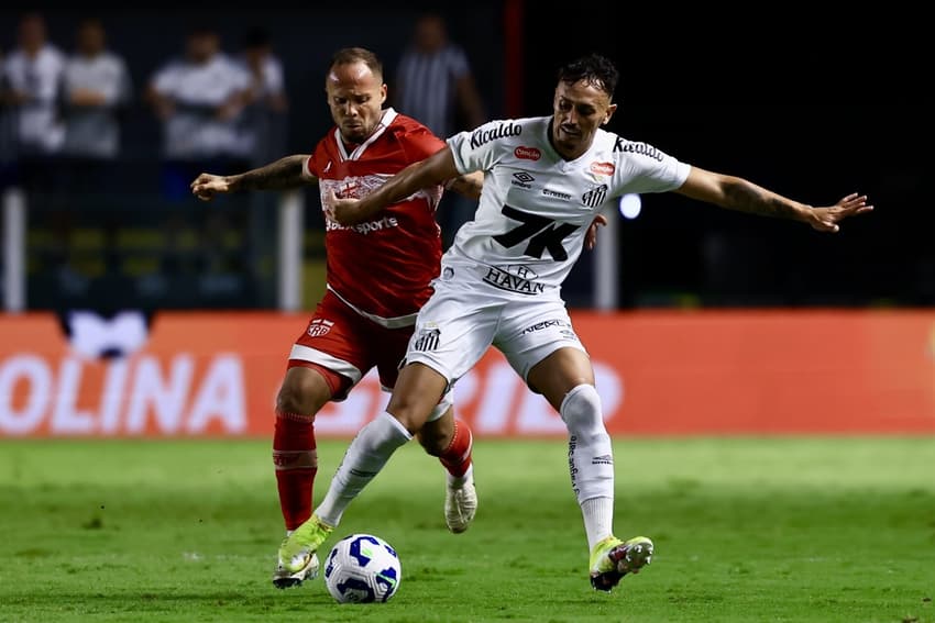 Diego Pituca acumula duas passagens pelo Santos. São 232 jogos e 15 gols marcados. (Foto: Marcello Zambrana/AGIF)