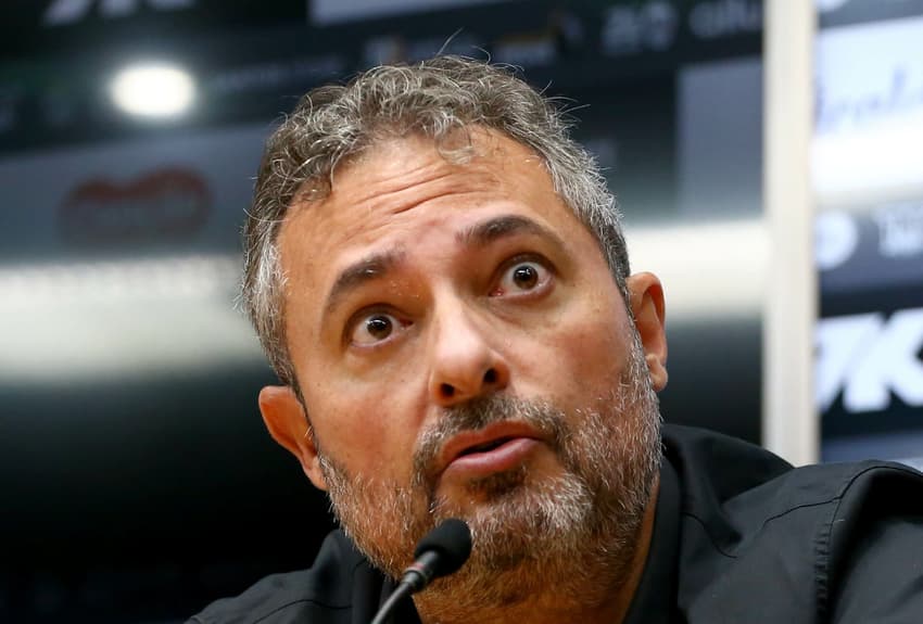 Alexandre Mattos confirma demissão de Cléber Xavier, que deixou o comando do time depois de 17 partidas. (Foto:  Mauricio De Souza/AGIF)