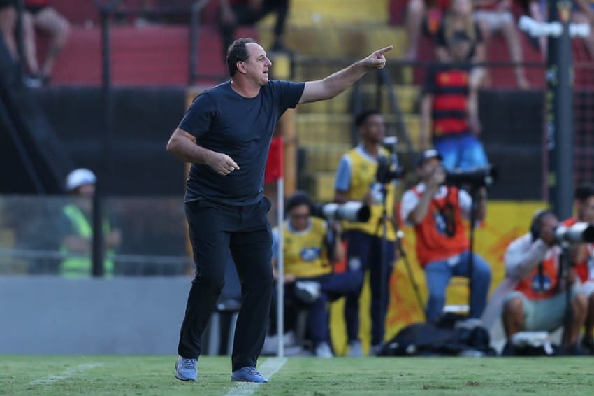 Rogério Ceni comanda o Bahia na Ilha do Retiro (Foto: Marlon Costa/AGIF)
