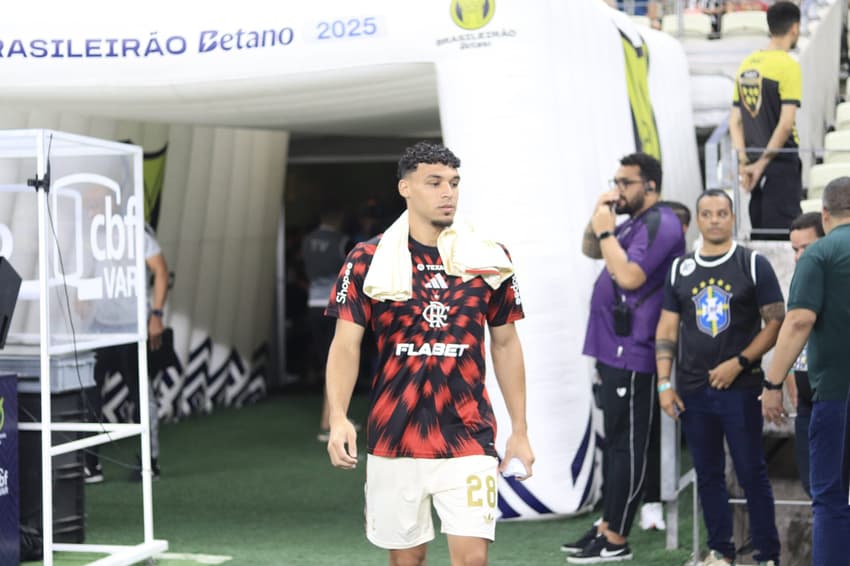 Santos acerta a contratação por empréstimo de Victor Hugo, do Flamengo. (Foto: Baggio Rodrigues/AGIF)