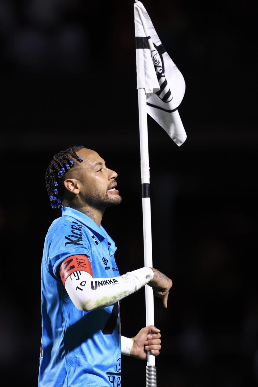 Neymar marca dois gols na vitória diante do Juventude, no Morumbis. (Foto: Marcello Zambrana/AGIF)