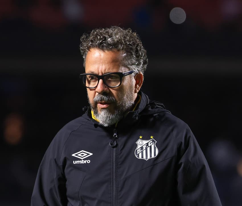 Cleber Xavier está pressionado no cargo (Foto: Marcello Zambrana/AGIF)