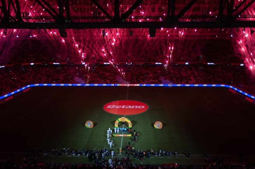 Athletico-PR e São Paulo se enfrentam pela Copa do Brasil (Foto: Hedeson Alves/AGIF)