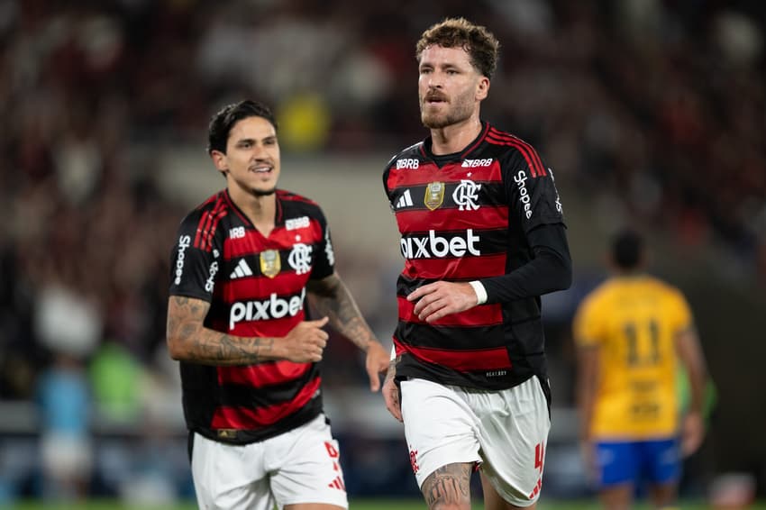 Léo Pereira comemora gol do Flamengo diante do Mirassol (Foto: Jorge Rodrigues/AGIF)