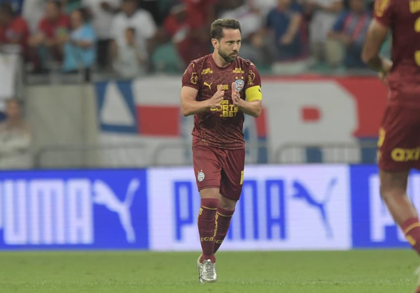 Everton Ribeiro será titular do Bahia contra o Ceará (Foto: Jhony Pinho/AGIF)