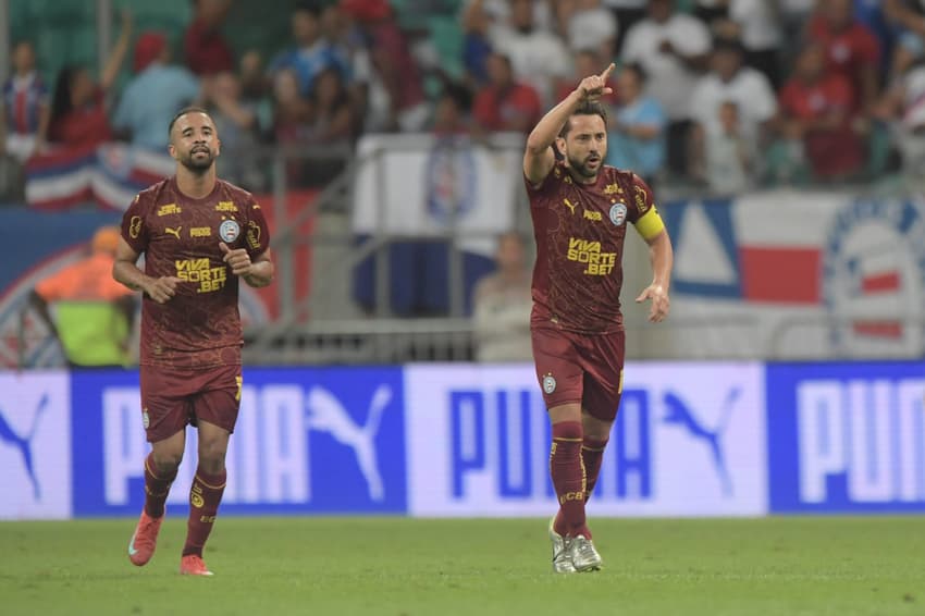 Caio Alexandre e Everton Ribeiro na Arena Fonte Nova, em Bahia x Fluminense (Foto: Jhony Pinho/AGIF)