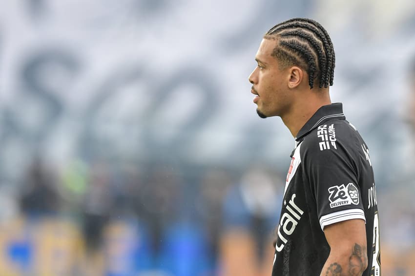 João Victor vive fase conturbada no Vasco (Foto: Thiago Ribeiro/AGIF)