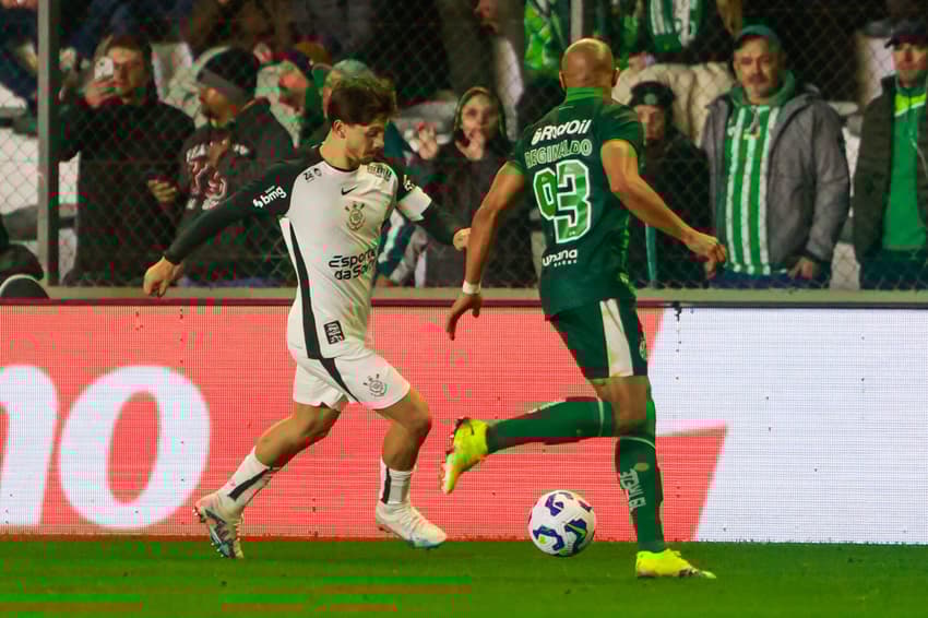Rodrigo Garro em jogo do Corinthians contra o Juventude (Foto: Luiz Erbes/AGIF)