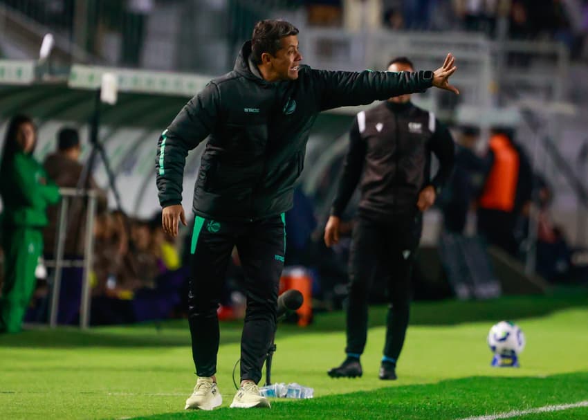 Thiago Carpini comanda o Juventude contra o Corinthians (Foto: Luiz Erbes/AGIF)