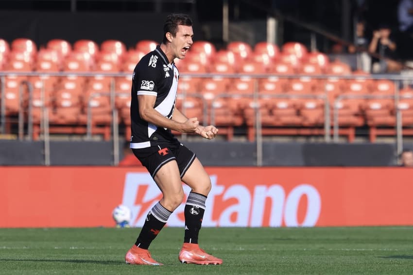 Vasco goleia o Santos por 5 a 0 no Morumbis. Lucas Piton abriu o placar para o time carioca. (Foto: Marcello Zambrana/AGIF)