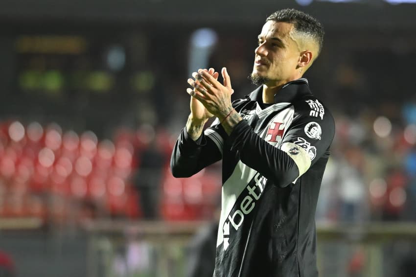 Coutinho comemora vitória do Vasco sobre o Santos (Foto: Jota Erre/AGIF)