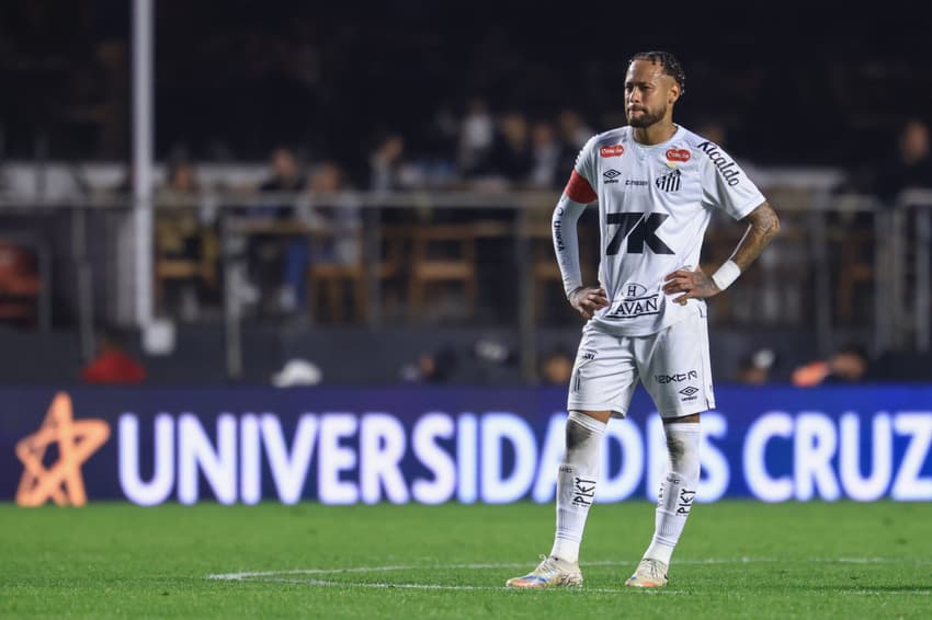 Neymar atuou em 20 jogos desde o retorno ao Santos. (Foto: Marcello Zambrana/AGIF)