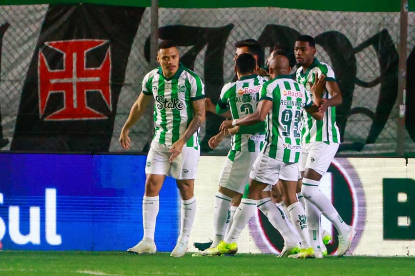 Gol de Nenê do Juventude contra o Vasco (Foto: Luiz Erbes/AGIF)