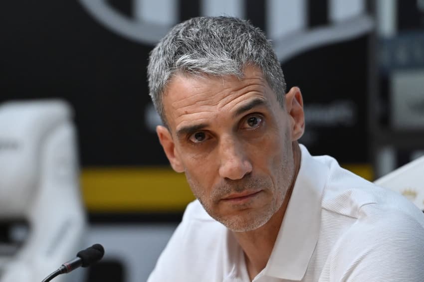 Vojvoda estreia no comando do Santos diante do Fluminense (Foto: Jota Erre/AGIF)