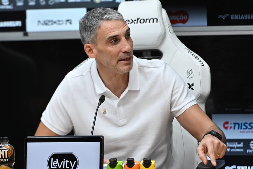Vojvoda assinou contrato com o Santos até o fim do ano que vem. (Foto: Jota Erre/AGIF)