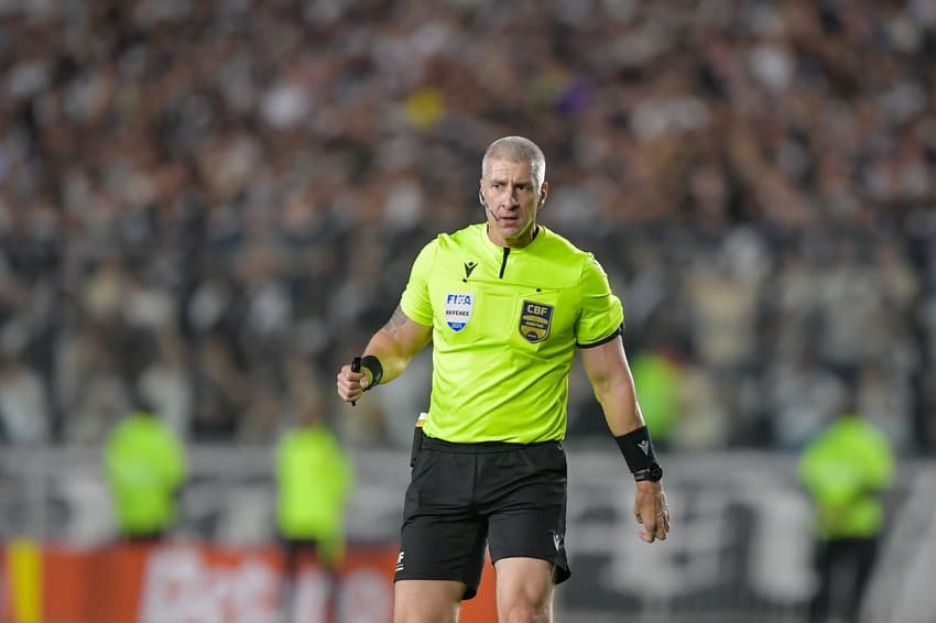 Anderson Daronco em Vasco x Botafogo (Foto: Thiago Ribeiro/AGIF)