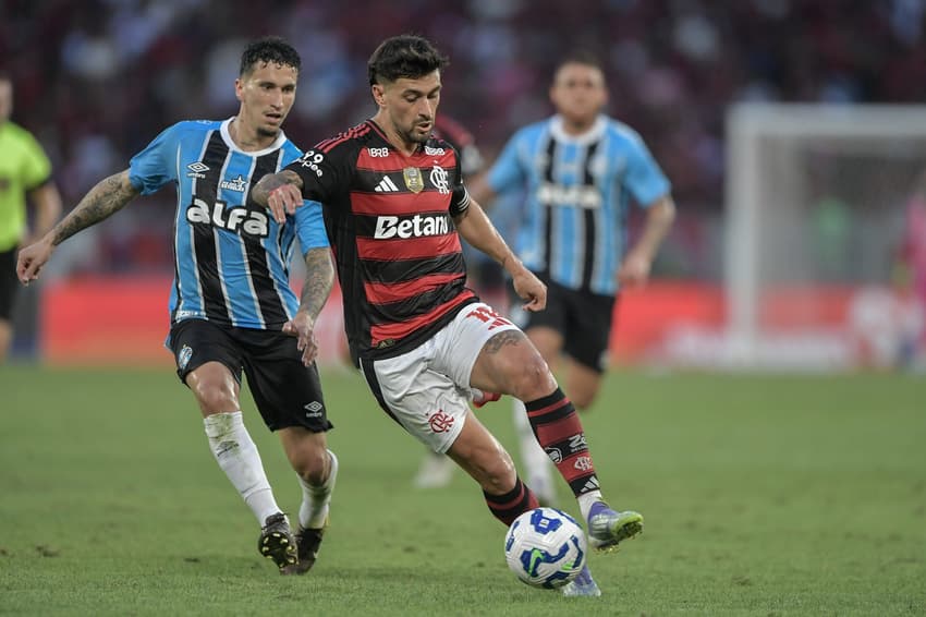 Arrascaeta em Flamengo x Grêmio (Foto: Thiago Ribeiro/AGIF)