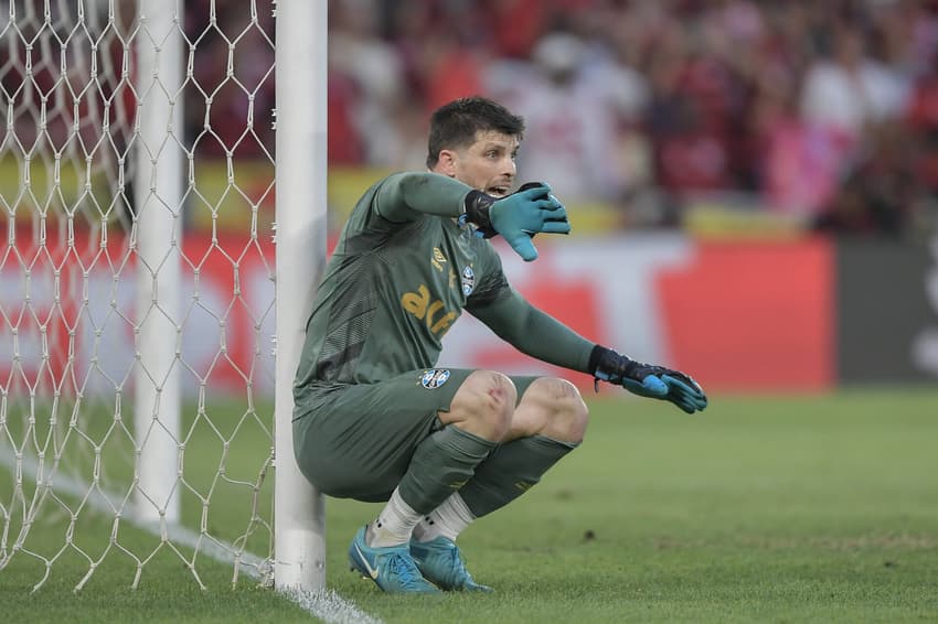 Tiago Volpi em Flamengo x Grêmio (Foto: Thiago Ribeiro/AGIF)