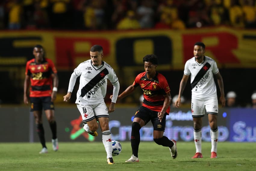 Coutinho em Sport x Vasco (Foto: Marlon Costa/AGIF)