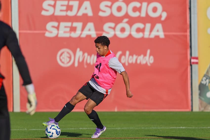 Allex, meia da base do Internacional