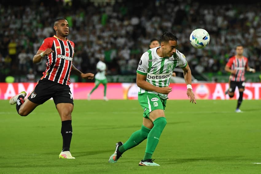 André Silva, do São Paulo, em ação no jogo do São Paulo contra o Atlético Nacional