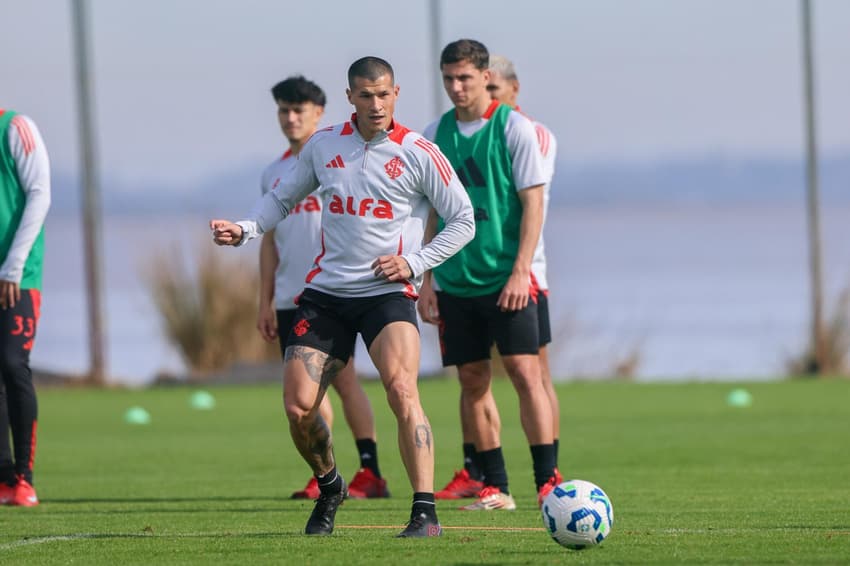 Alan Benítez, lateral-direito do Internacional