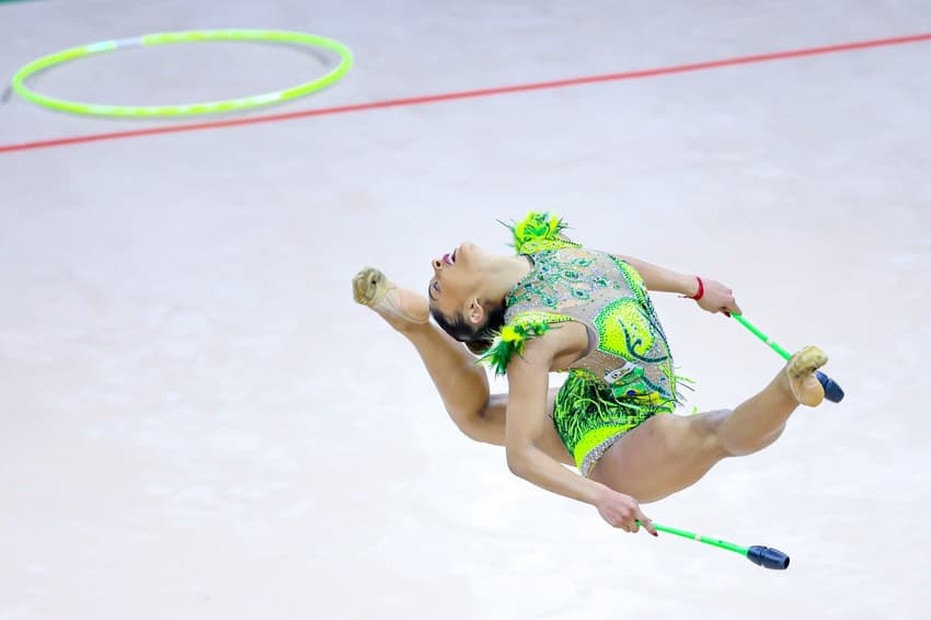Barbara Domingos com as maças no Mundial de Ginástica Rítmica (Foto: Wander Roberto / CBG)