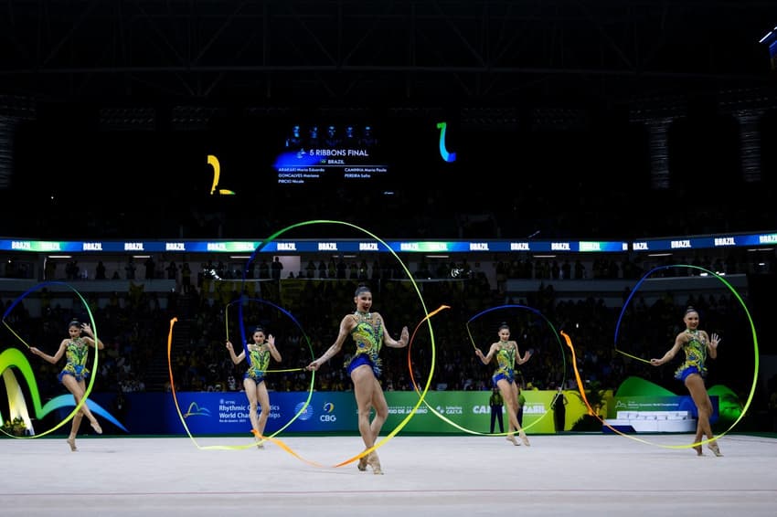 Brasil durante a final de fitas no Mundial de Ginástica Rítmica (Foto: Ivan Carvalho / CBG)