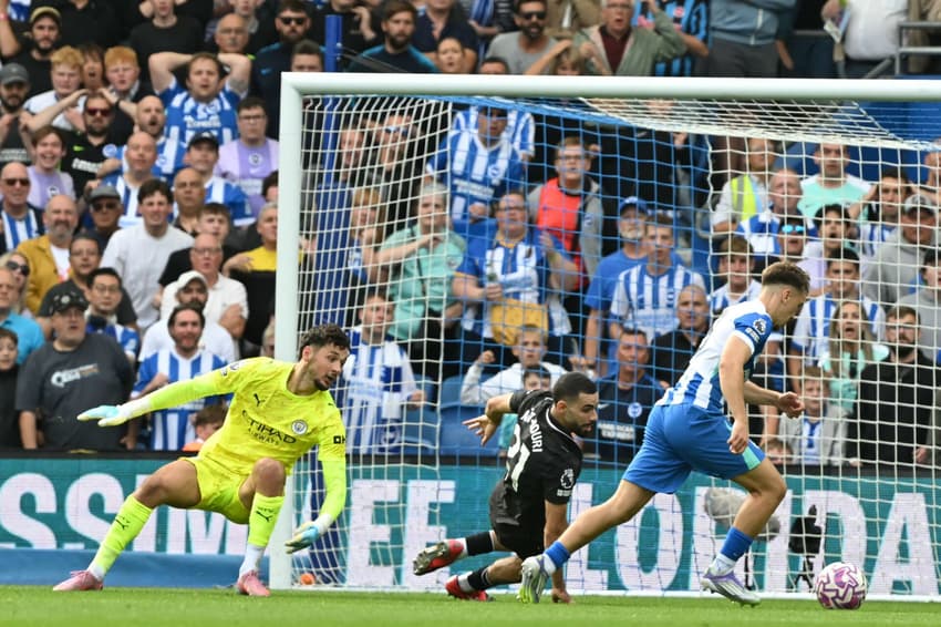O Brighton venceu o Manchester City por 2 a 1 pela Premier League (Foto: JUSTIN TALLIS / AFP)