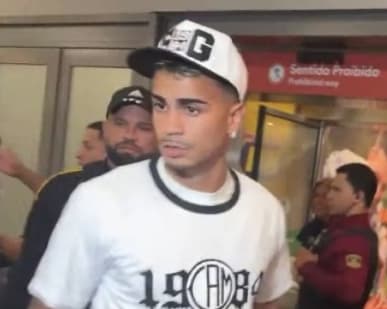 Reinier, ex-Flamengo, na chegada ao Atlético-MG (Foto: Reprodução)