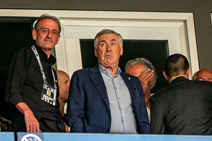 Carlo Ancelotti assiste a Atlético-MG x Grêmio, jogo do Brasileirão, na Arena MRV (Foto: Fernando Moreno/AGIF)