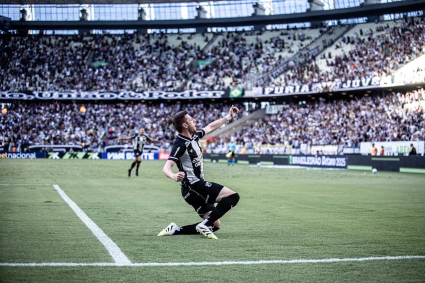 Aylon na partida entre Ceará e RB Bragantino, pelo Brasileirão (Foto: Felipe Santos/Ceará SC)