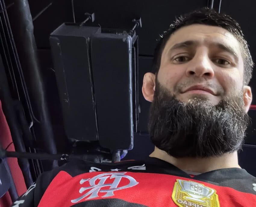 Chimaev, sensação do UFC e torcedor do Flamengoi (Foto: Reprodução/Instagram)
