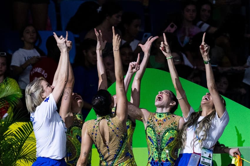 Conjunto do Brasil durante apresentação de simples no Mundial de Ginástica Rítmica (Foto: Ivan Carvalho / CBG)