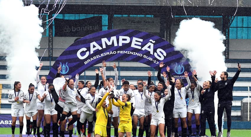 Corinthians comemora o título do Brasileirão Feminino Sub-17 sobre o Grêmio
