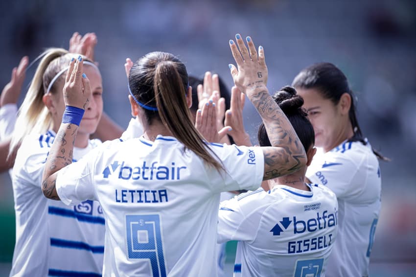 Cruzeiro e Palmeiras se enfrentam pelas semifinais do Brasileirão Feminino