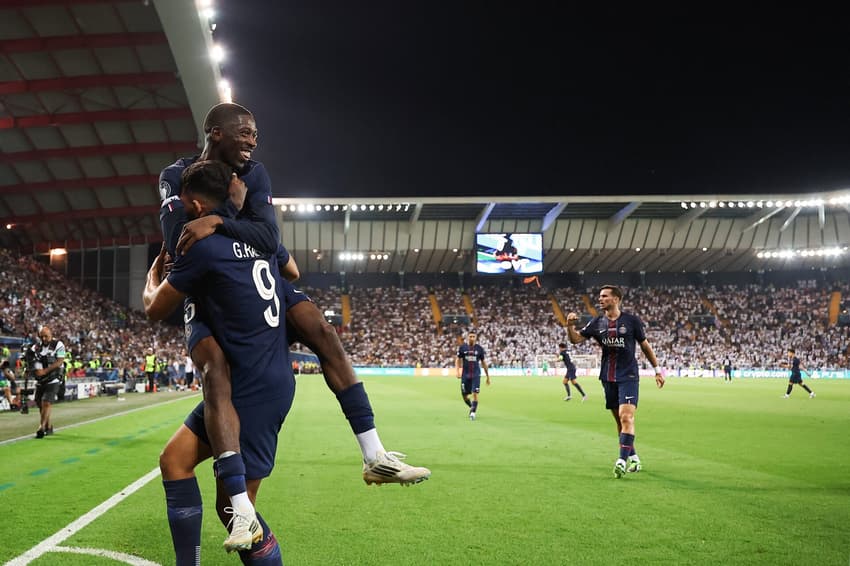 Dembélé e Gonçalo Ramos comemoram gol do empate do PSG sobre o Tottenham na Supercopa da Europa