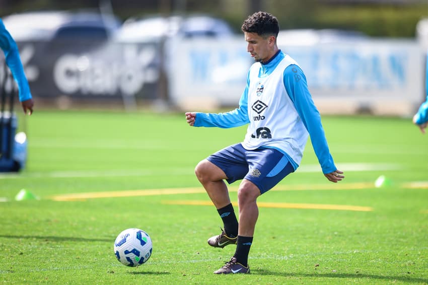 De volta após cumprir suspensão, Dodi deve ser titular contra o Flamengo. (Foto: Lucas Uebel/Grêmio FBPA)