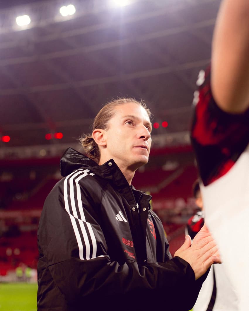 Filipe Luís celebra vitória do Flamengo sobre o Internacional