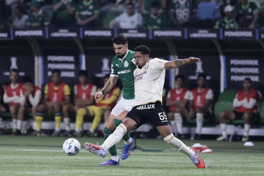 Flaco López, do Palmeiras, em ação contra o Universitario no Allianz Parque pela Libertadores