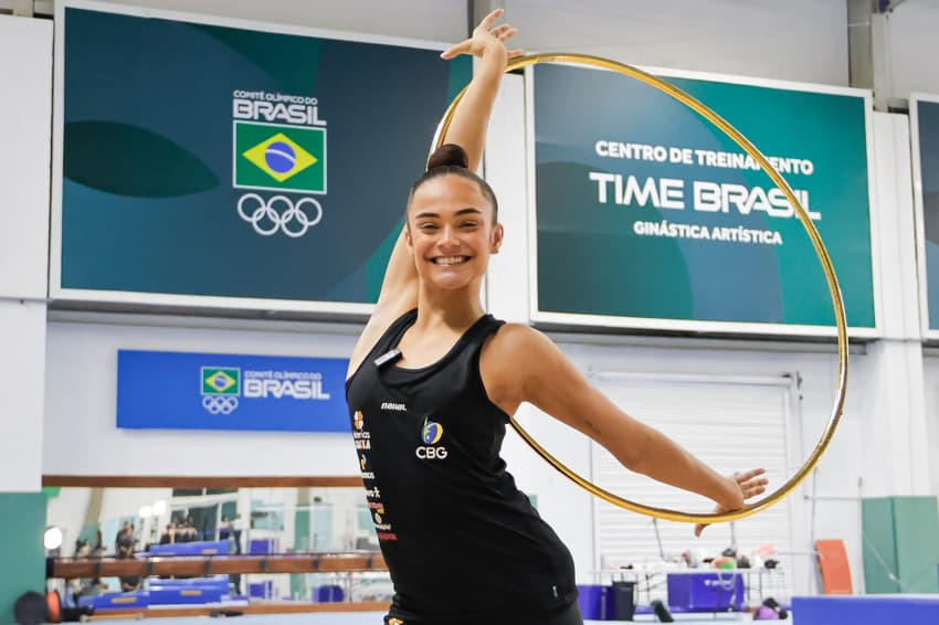 O arco é um dos aparelhos favoritos da Seleção Brasileira de ginástica rítmica (Foto: Wallace Teixeira / Lance!)