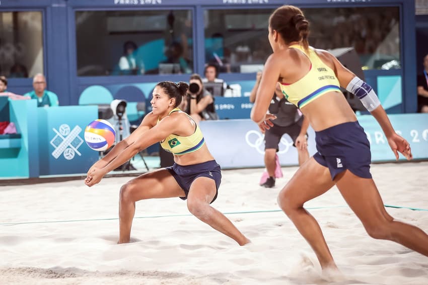 Ana Patrícia e Duda Lisboa durante a disputa do vôlei de praia em Paris 2024 (Foto: Ana Patrícia e Duda Lisboa conquistam o ouro no vôlei de praia em Paris 2021 (Foto: Divulgação / COB)