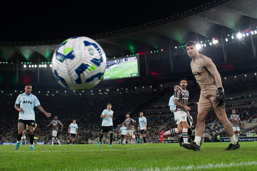 Gol de Everaldo na vitória do Fluminense sobre o Grêmio. (Foto: Jorge Rodrigues/AGIF)