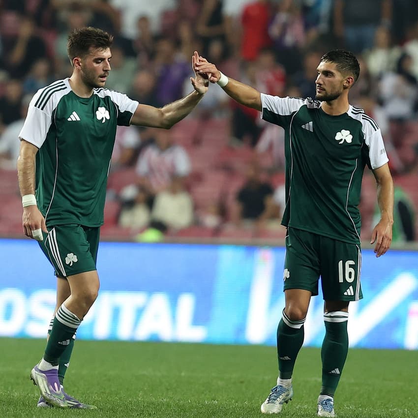 Jogadores do Panathinaikos em ação (Foto: Reprodução/X)